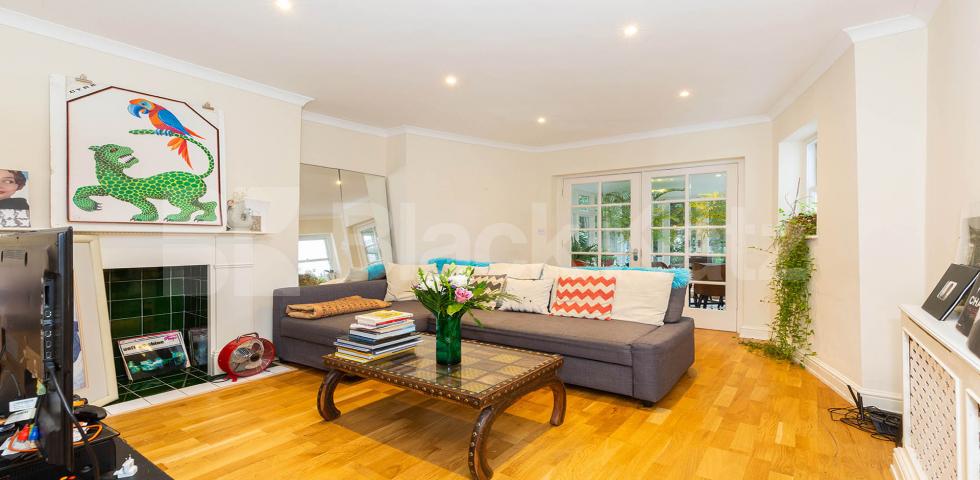 			CONVERTED HOUSE IN CAMDEN SQUARE!, 2 Bedroom, 1 bath, 1 reception Ground Floor Flat			 Cantelowes Road, CAMDEN SQUARE